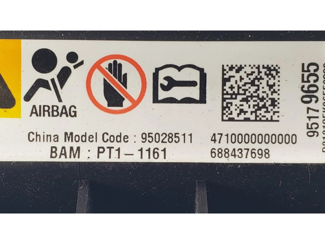 Подушка безопасности водителя 688437698, 95028511 Chevrolet Captiva