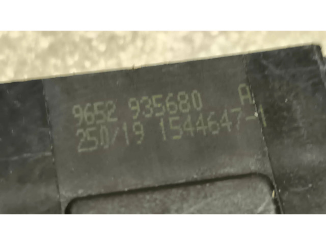   Pojistková skříňka 9652935680, 15446471   Citroen Berlingo 2013