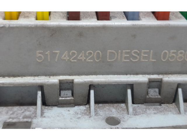 Блок предохранителей 51742420, 163780 Alfa Romeo GT