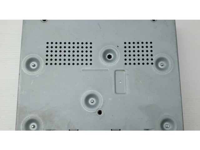 Радио/ проигрыватель CD/DVD / навигация