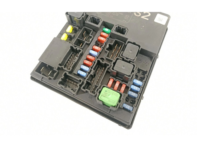 Pojistková skříňka Řídící jednotka BSM 284B71TT2B Nissan Juke I F15 2015