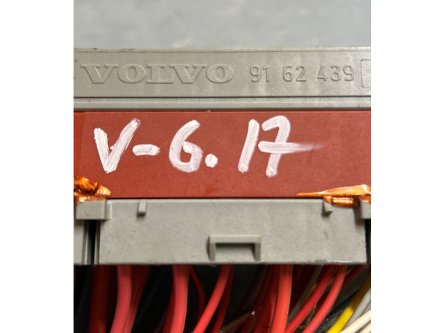 Ящик предохранителей (комплект) 9162439 Volvo V70