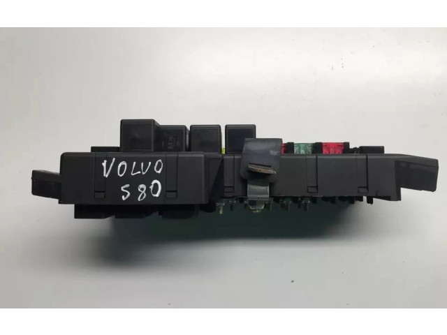 Блок предохранителей 30728008, 518828108 Volvo S80