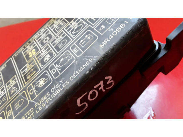 Блок предохранителей MR409811 Mitsubishi Pajero Sport I