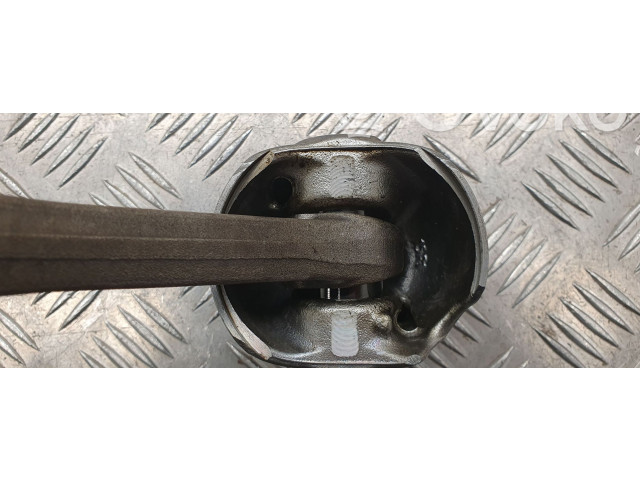  Поршень с шатуном    Skoda Octavia Mk3 (5E)  