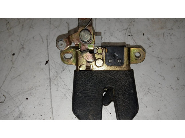 Замок задней крышки