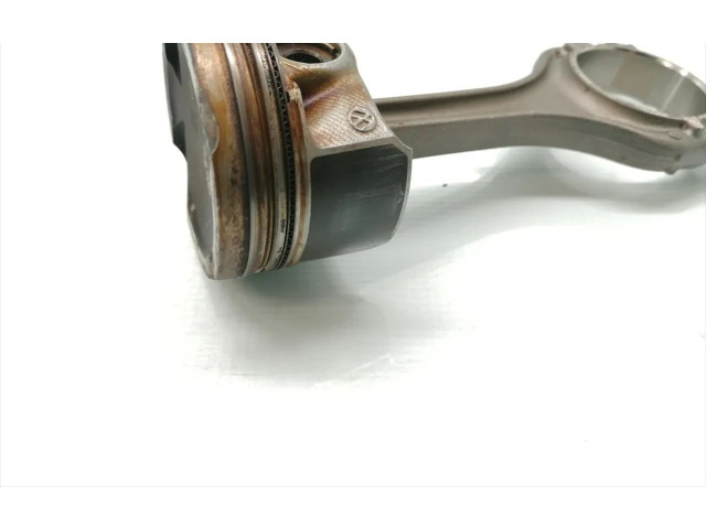 Поршень с шатуном Skoda Octavia Mk3 (5E)