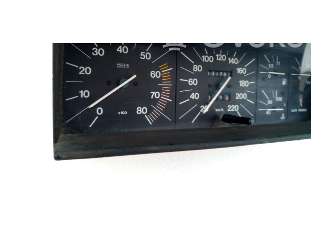 Přístrojová deska Alfa Romeo 75 1986