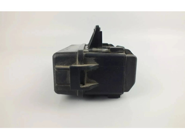 Блок предохранителей 8386P1 Toyota Corolla Verso AR10