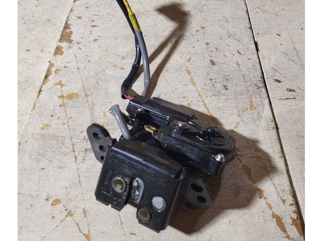 Zámek zadních dveří Toyota Corolla Verso E121 2004