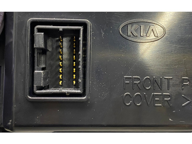 Дисплей    957101H300   KIA Ceed