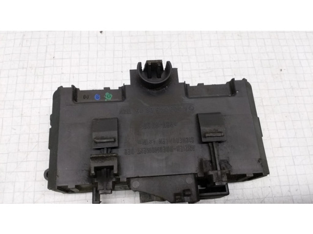 Pojistková skříňka A2035450301, A2035450803 Mercedes-Benz C W203 2000