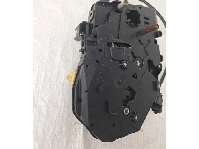 Zámek zadních dveří 2K0827426C Volkswagen Caddy 2007