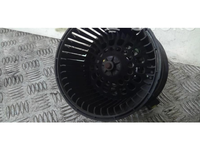 Вентилятор печки    272100975R   Dacia Sandero