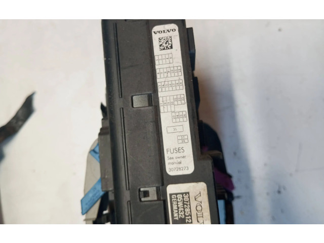 Блок предохранителей 30728512, 28017881   Volvo XC90    