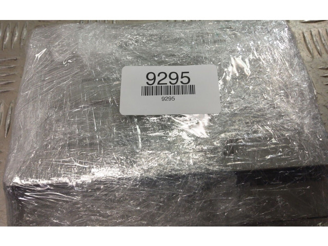 Радио/ проигрыватель CD/DVD / навигация