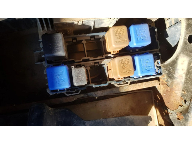 Pojistková skříňka Řídící jednotka BSM Nissan Patrol 260 1989