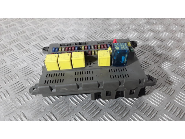 Блок предохранителей 52010565B, 737910 Land Rover Freelander