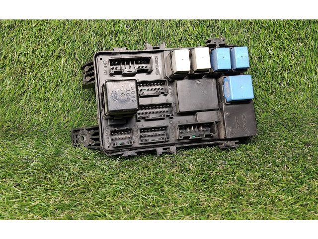 Блок предохранителей 919501G010   KIA Rio    