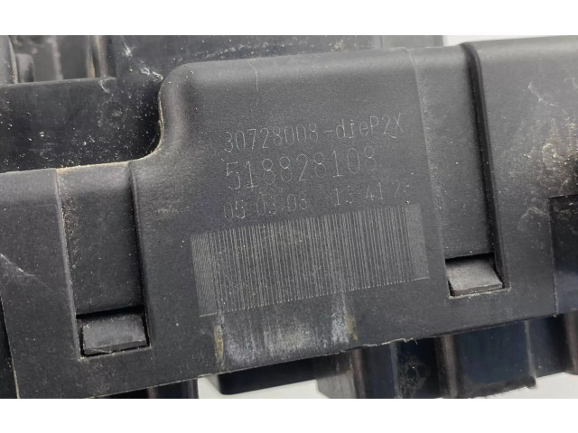 Блок предохранителей 8678449, 518828017   Volvo XC90    