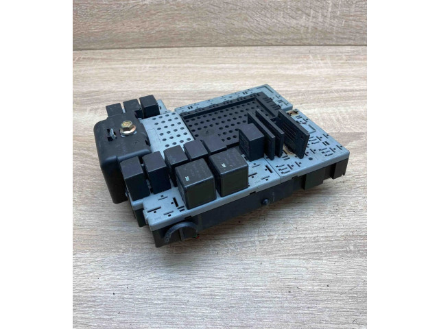 Блок предохранителей 9441584, 9441582   Volvo S80