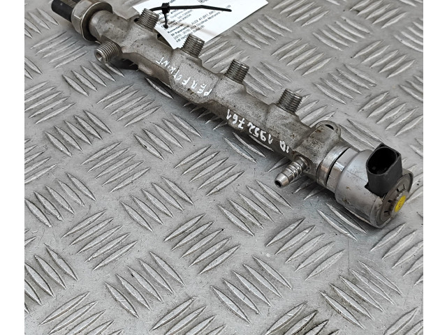 Топливная рампа 04L130089E, 04L130764   Audi A1   для двигателя CFHB