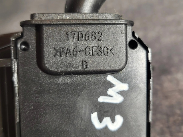 Ручка стеклоочистителей 17D682 Mazda 3 I