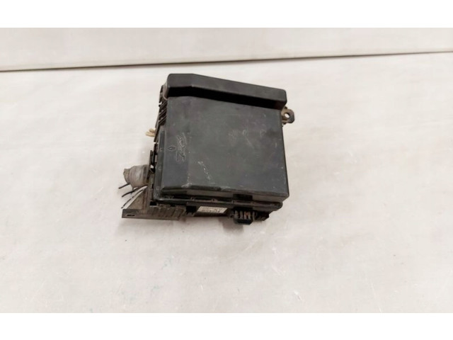 Ящик предохранителей (комплект) MR587807 Mitsubishi Endeavor