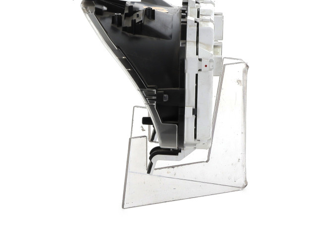 Přístrojová deska Mitsubishi L200 2012 8100B689