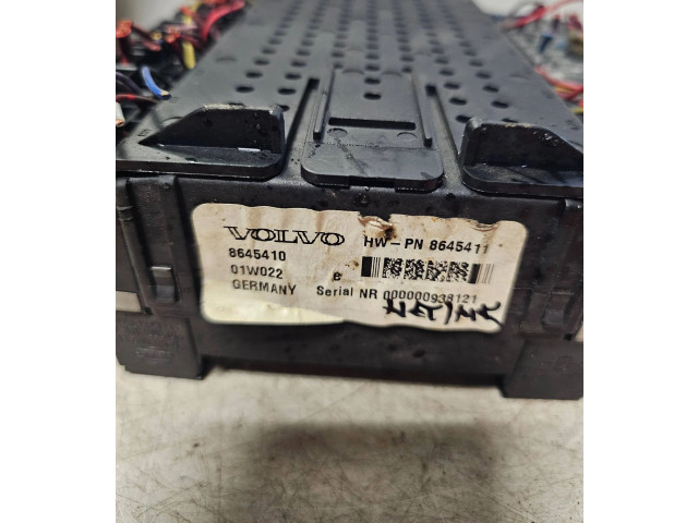 Блок предохранителей  8645410, 8645411   Volvo V70    