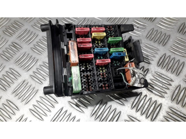 Pojistková skříňka 90505470 Opel Omega B1 1996