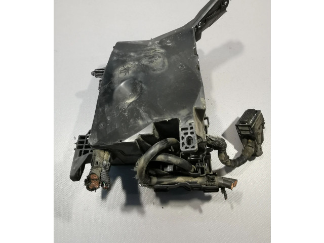 Pojistková skříňka Toyota Avensis T270 2017