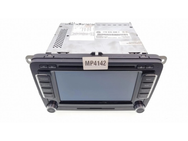 Радио/ проигрыватель CD/DVD / навигация