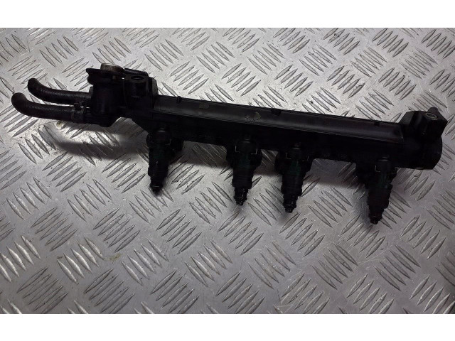 Топливная рампа 06A133317A   Audi A3 S3 8L  