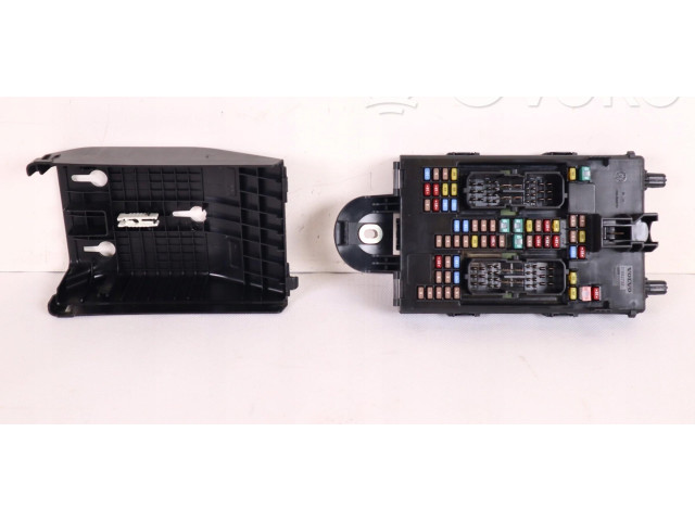 Блок предохранителей 32209198 Volvo XC90