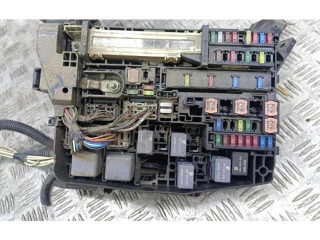 Pojistková skříňka Toyota Avensis T270 2013