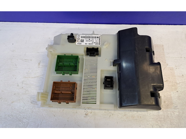 Блок предохранителей 31327995, BG9T14C256HA Volvo S60