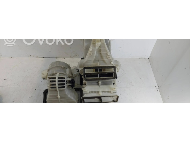 Другая деталь салона