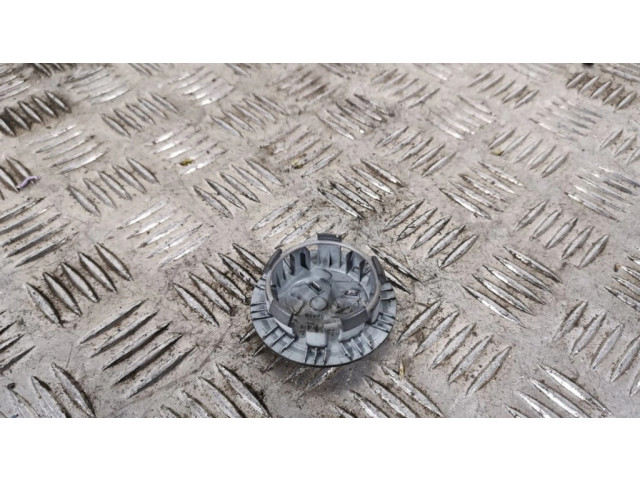 Заводская крышка (крышки) от центрального отверстия колеса