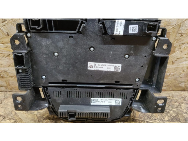 Радио/ проигрыватель CD/DVD / навигация