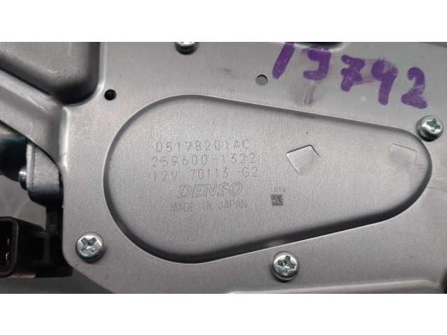 Моторчик заднего дворника 05178201AC    Fiat Freemont