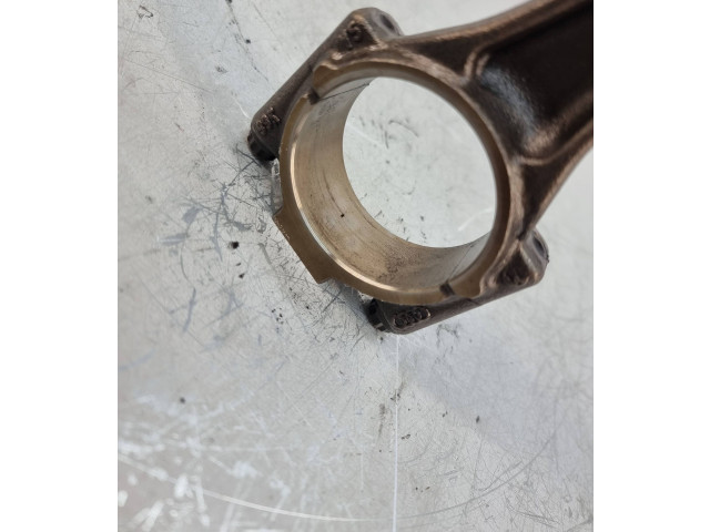 Поршень с шатуном Skoda Octavia Mk3 (5E)