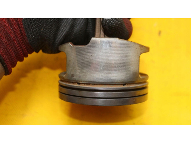 Píst    Audi A8 S8 D3 4E     