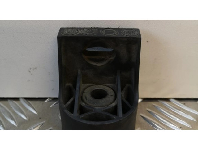 Радиатор (ы) держатель / кронштейн