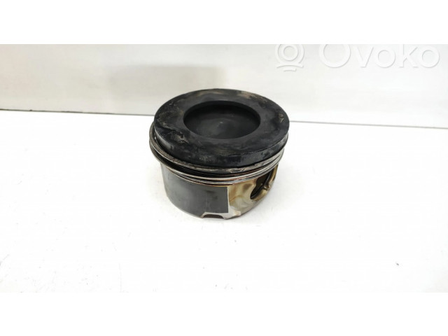 Píst BMW 5 F10 F11 pro naftový motor 3.0