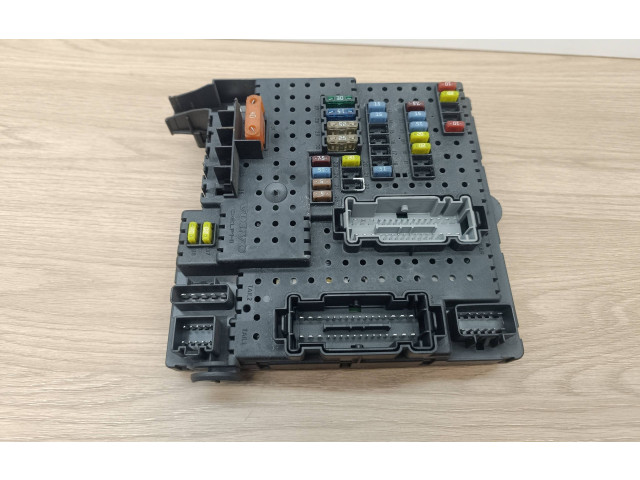 Блок предохранителей 30728512, 28017881 Volvo S80