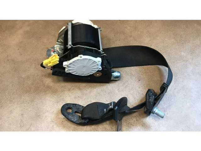 Задний ремень безопасности