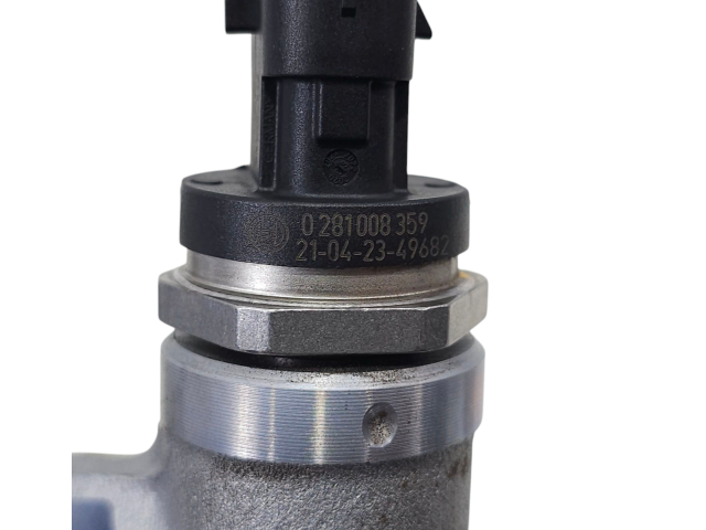 Топливная рампа 46347252, 46346020 Jeep Renegade