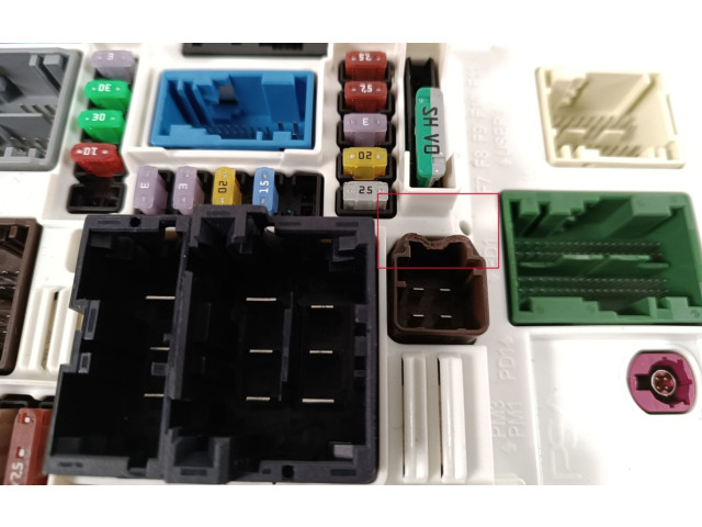 Блок предохранителей 9851622580 Citroen C5 X