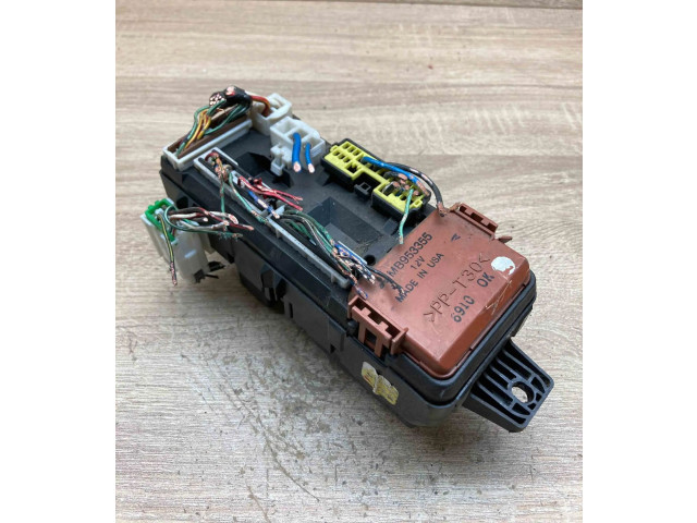 Блок предохранителей MB953355, MR193494   Mitsubishi Carisma    